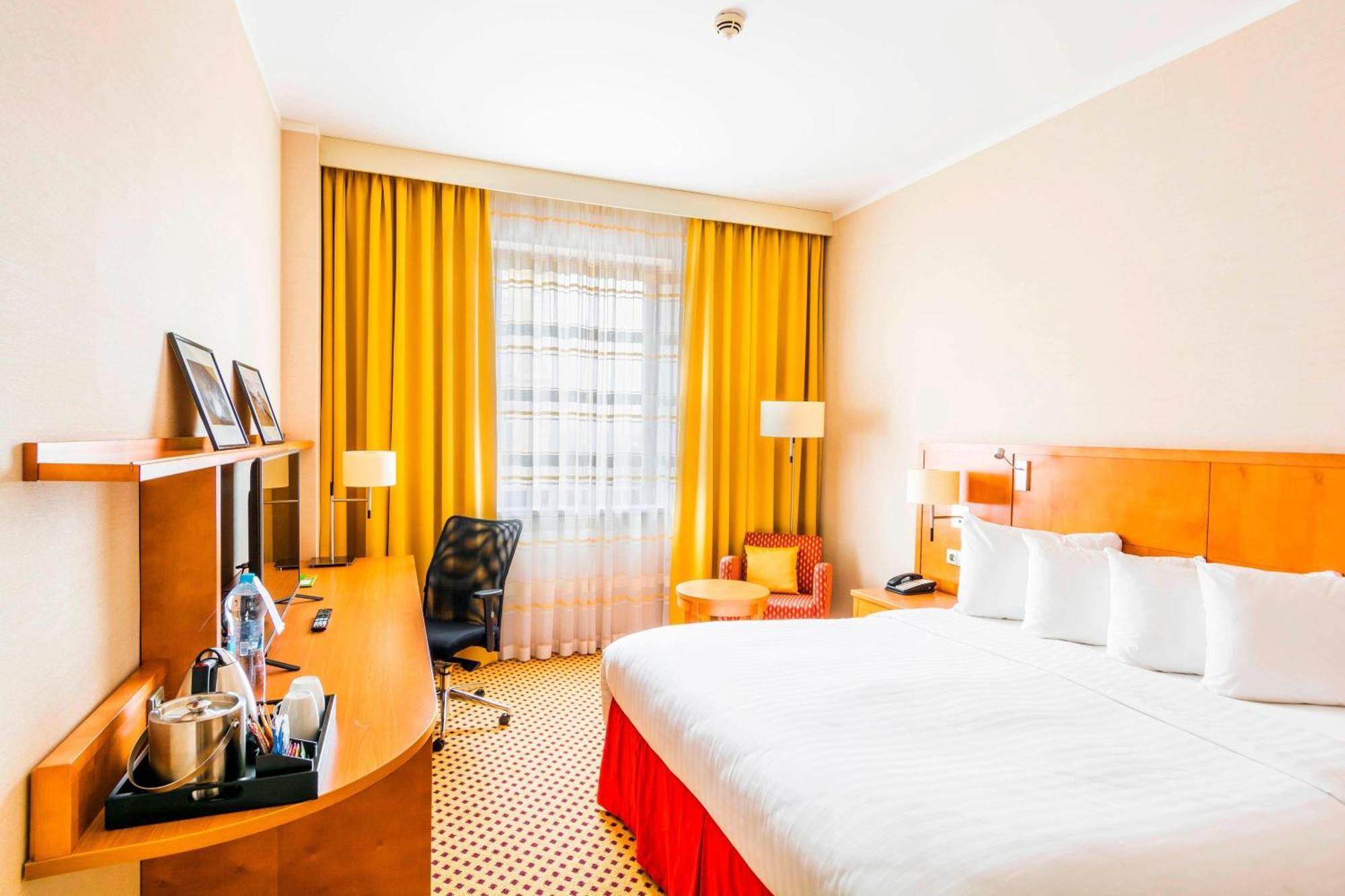 Courtyard By Marriott Pilsen Hotel Exterior photo