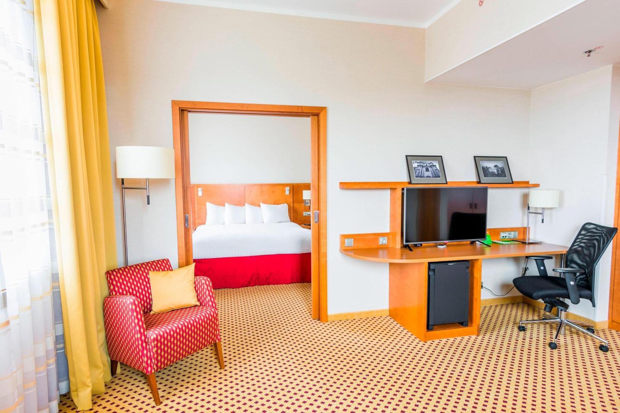 Courtyard By Marriott Pilsen Hotel Exterior photo