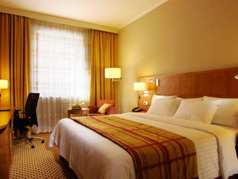 Courtyard By Marriott Pilsen Hotel Exterior photo